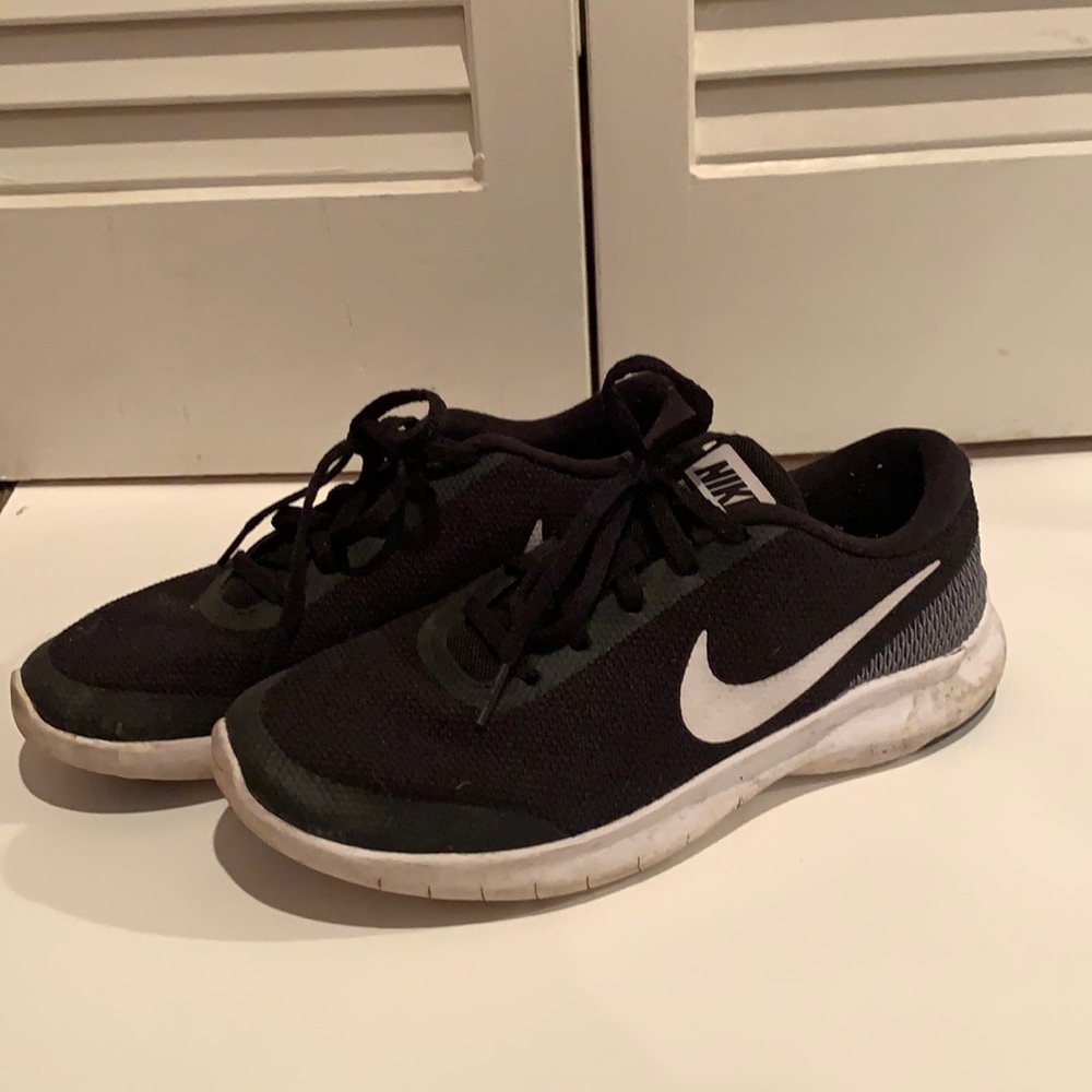 Nike tennis shoes